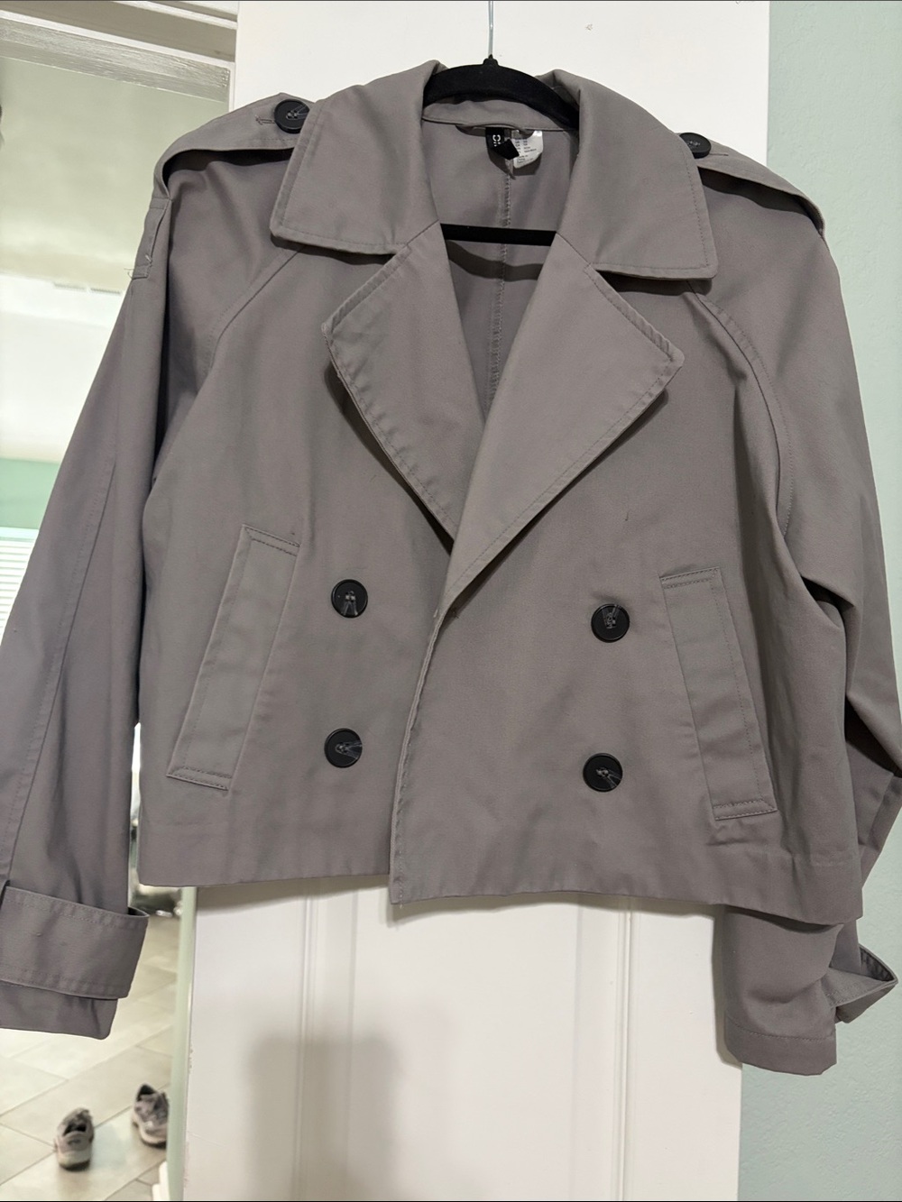 H & M Cropped Double-Breasted Trench Coat in Gray